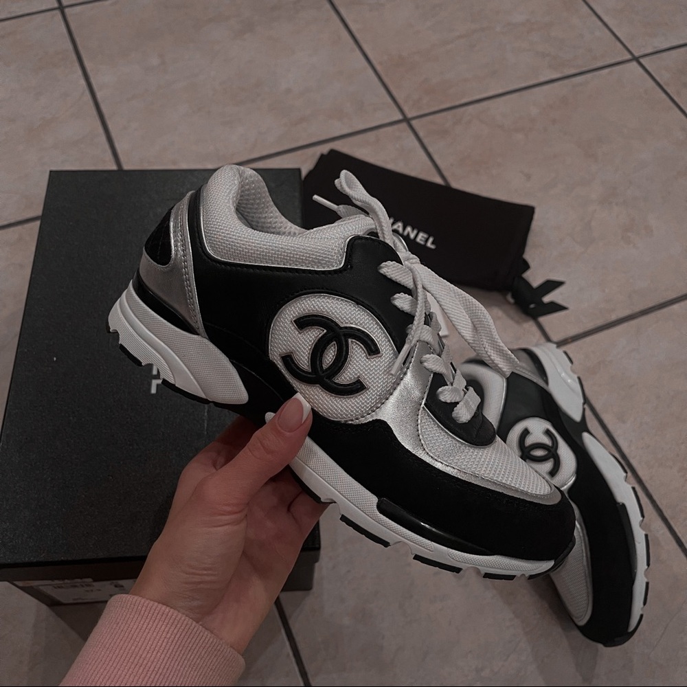 CHANEL
15mm Sport Runner Sneakers